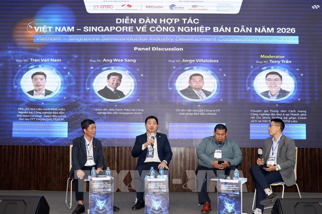 Việt Nam - Singapore thúc đẩy hợp tác phát triển công nghiệp bán dẫn