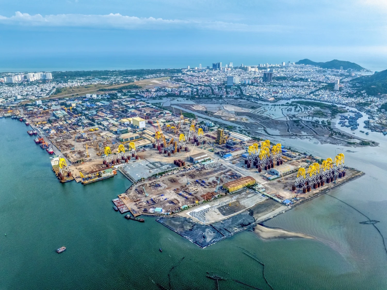 Bắt đầu mùa báo lãi: Hàng loạt DN vượt kế hoạch chỉ sau nửa năm