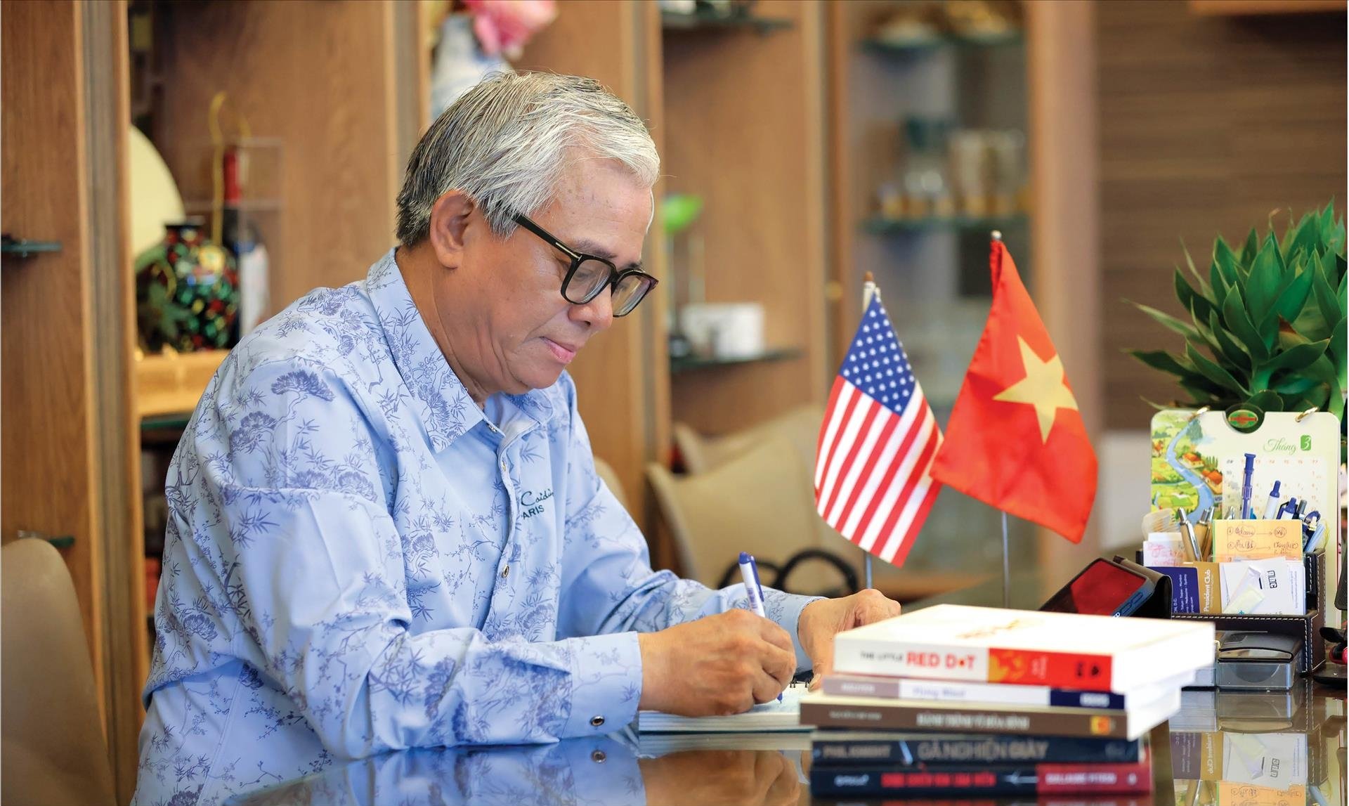 Từ cá basa đến đàm phán thuế Mỹ, Đại sứ Phạm Quang Vinh kể chuyện ngoại giao kinh tế