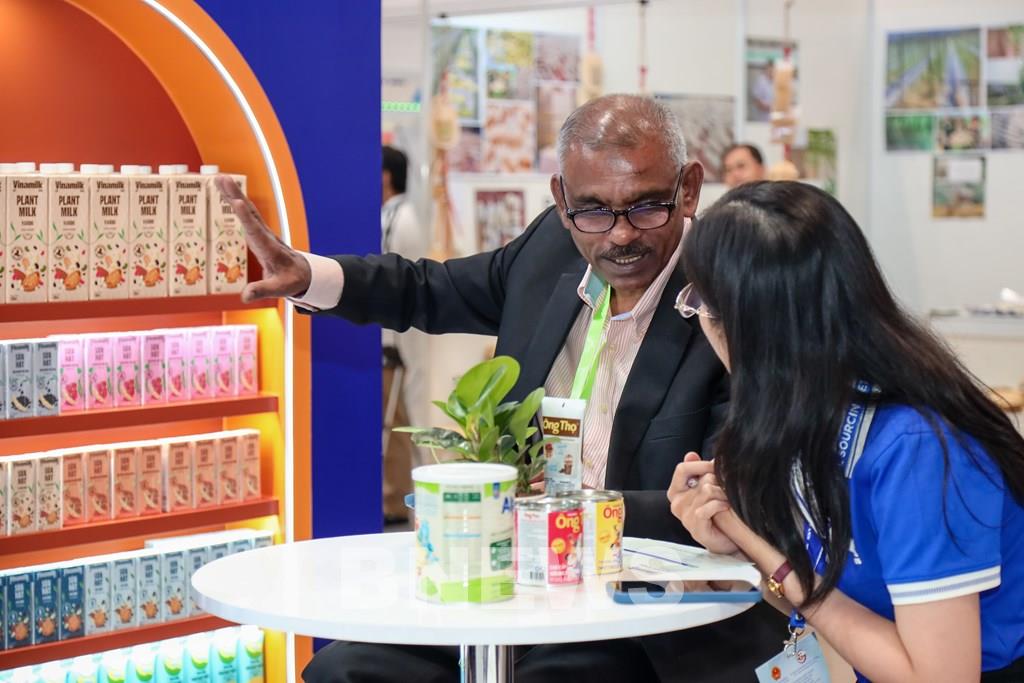 5-trieu-ong-hut-nhua-bien-mat-vinamilk-mo-rong-don-hang-xuat-khau