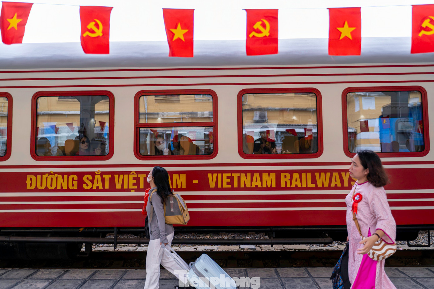 tàu 5 sao.jpg