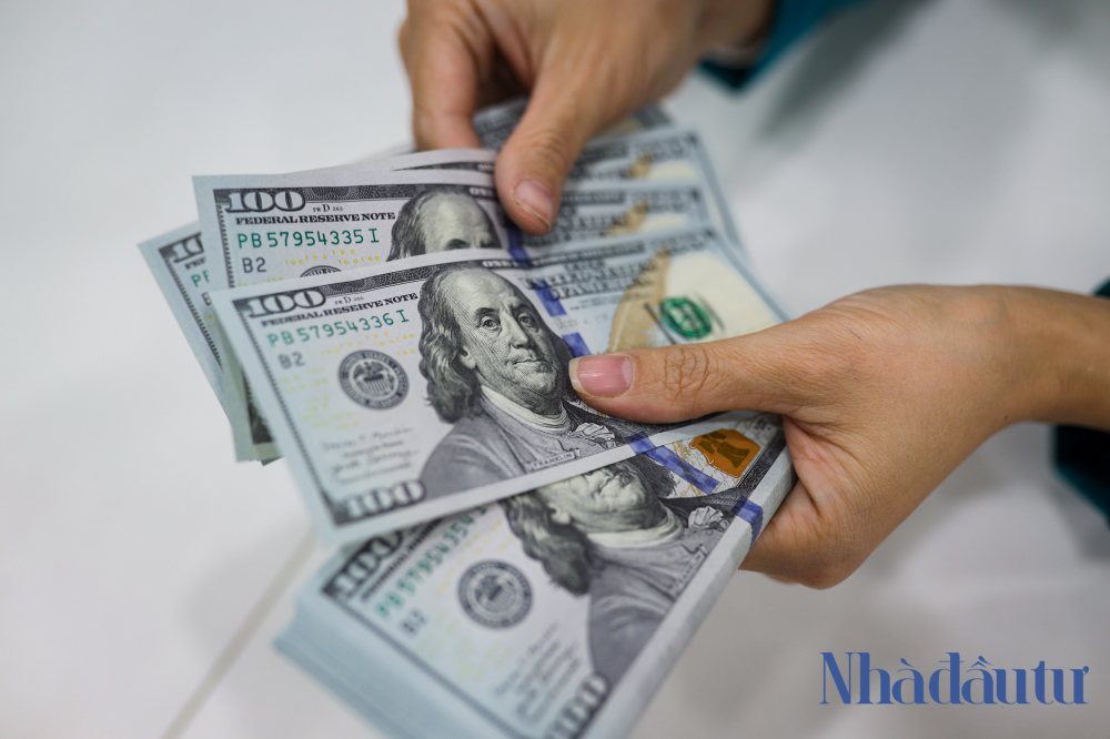 Tỷ giá lại 'nổi sóng'