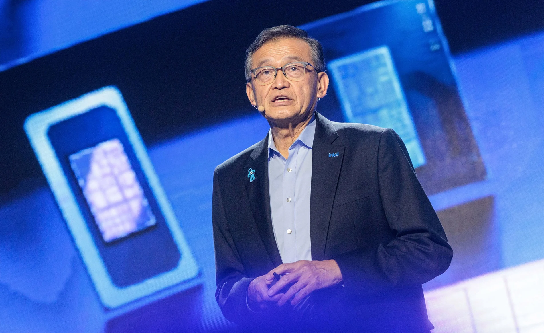 ceo-intel-noi-su-that-ve-ai-trung-quoc-khien-phuong-tay-lo-ngai