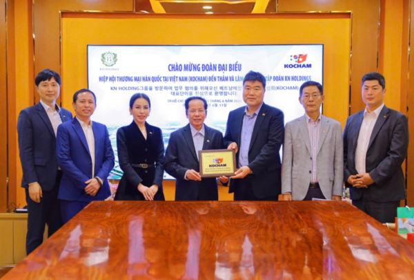 hiep-hoi-thuong-mai-han-quoc-tai-viet-nam-lam-viec-voi-tap-doan-kn-holdings