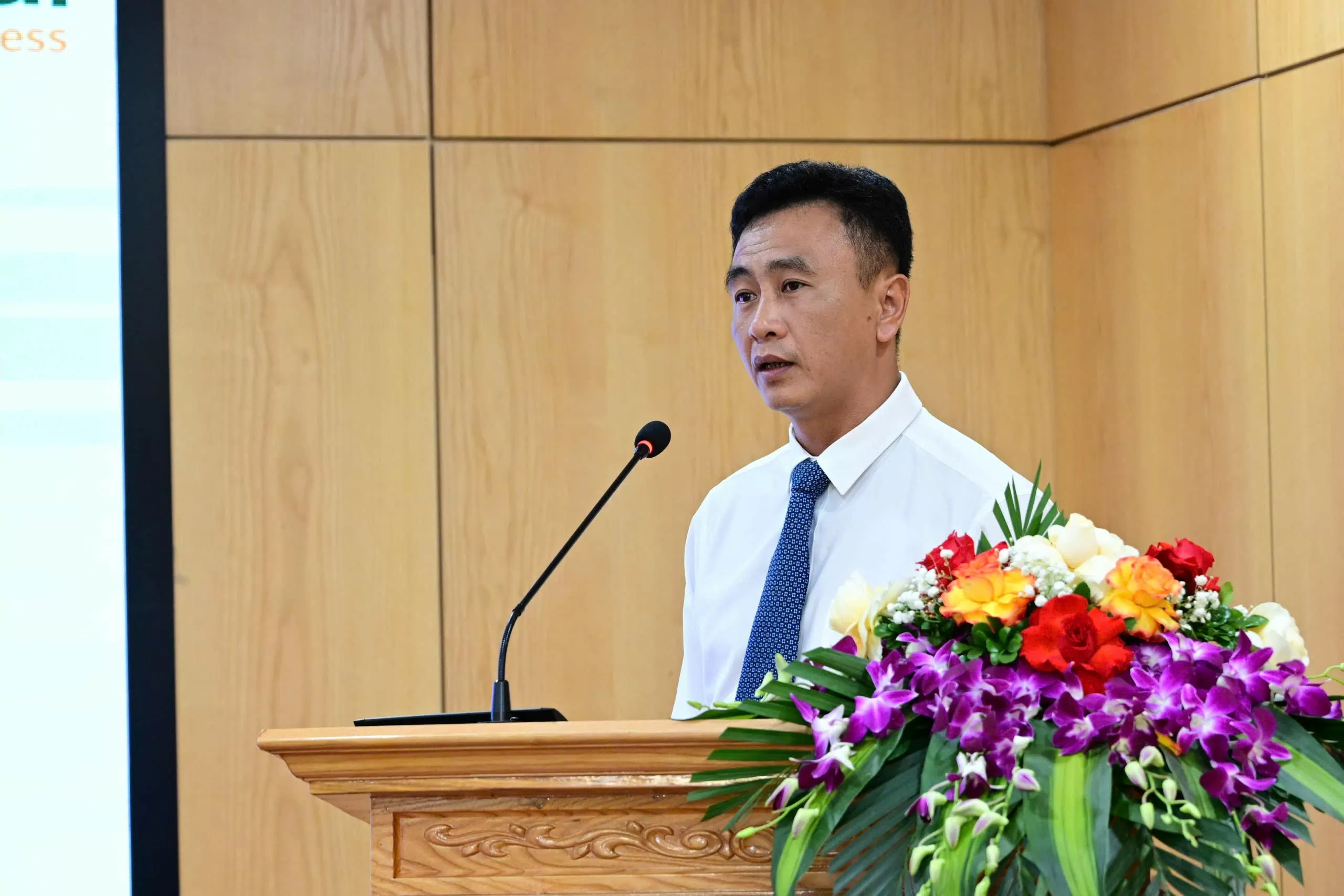 van-tai-thuy-luc-day-am-tham-cua-logistics-xanh