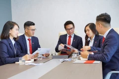 nang-hang-thi-truong-mo-ra-san-choi-chuyen-nghiep-va-nang-luc-tai-chinh