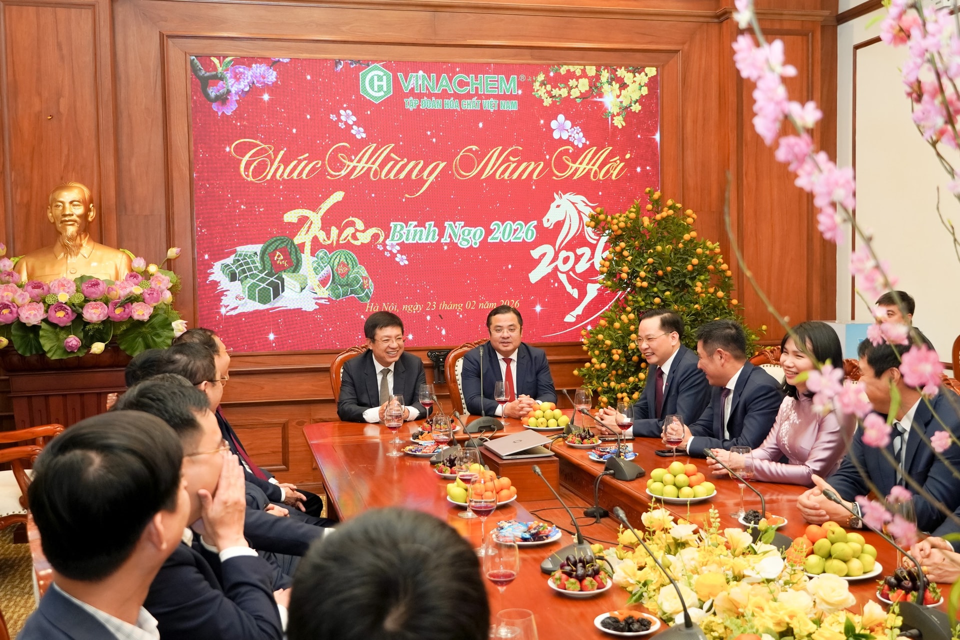 chu-tich-vcci-ho-sy-hung-tham-chuc-tet-vinachem-vimc-nhan-dip-dau-xuan-binh-ngo-2026