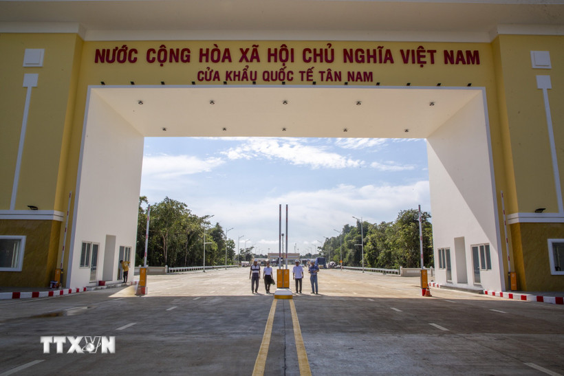 hoan-thien-cua-khau-tan-nam-tao-cu-hich-thuong-mai-logistics-vung-bien