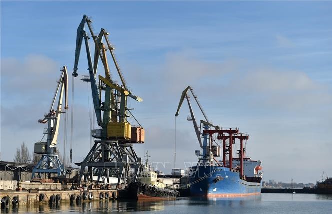 ebrd-ha-du-bao-tang-truong-nam-2025-do-bat-on-thuong-mai