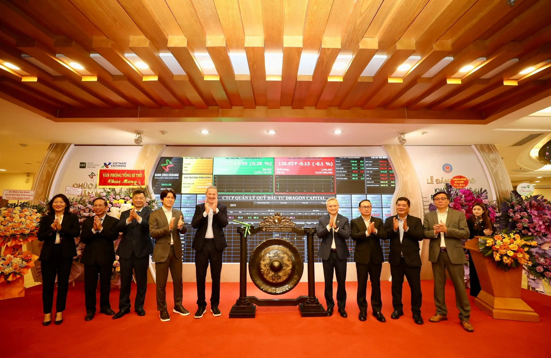 co-phieu-nha-dragon-capital-tang-tran-40-ngay-khi-len-upcom