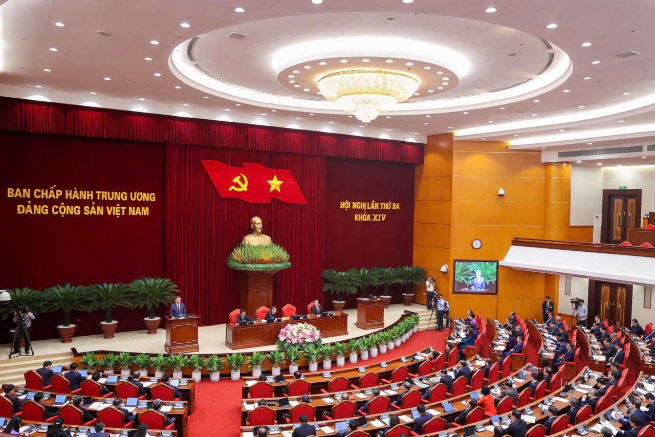 trung-uong-thao-luan-ve-de-an-doi-moi-mo-hinh-phat-trien-viet-nam