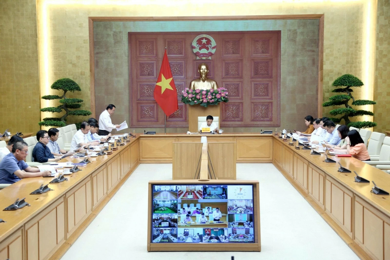 dieu-hanh-gia-8-thang-giu-on-dinh-mat-bang-gia-truoc-nhieu-suc-ep