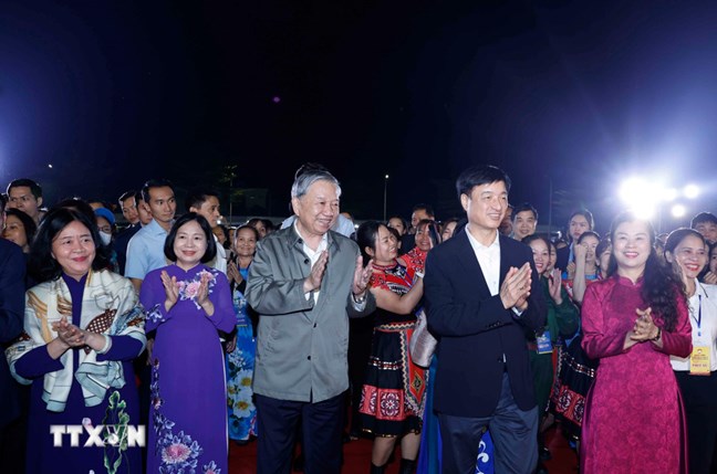 mat-tran-to-quoc-viet-nam-nong-cot-chinh-tri-trong-tap-hop-doan-ket-va-phat-huy-vai-tro-cua-nhan-dan-trong-ky-nguyen-moi-theo-tinh-than-dai-hoi-xiv-cua-dang
