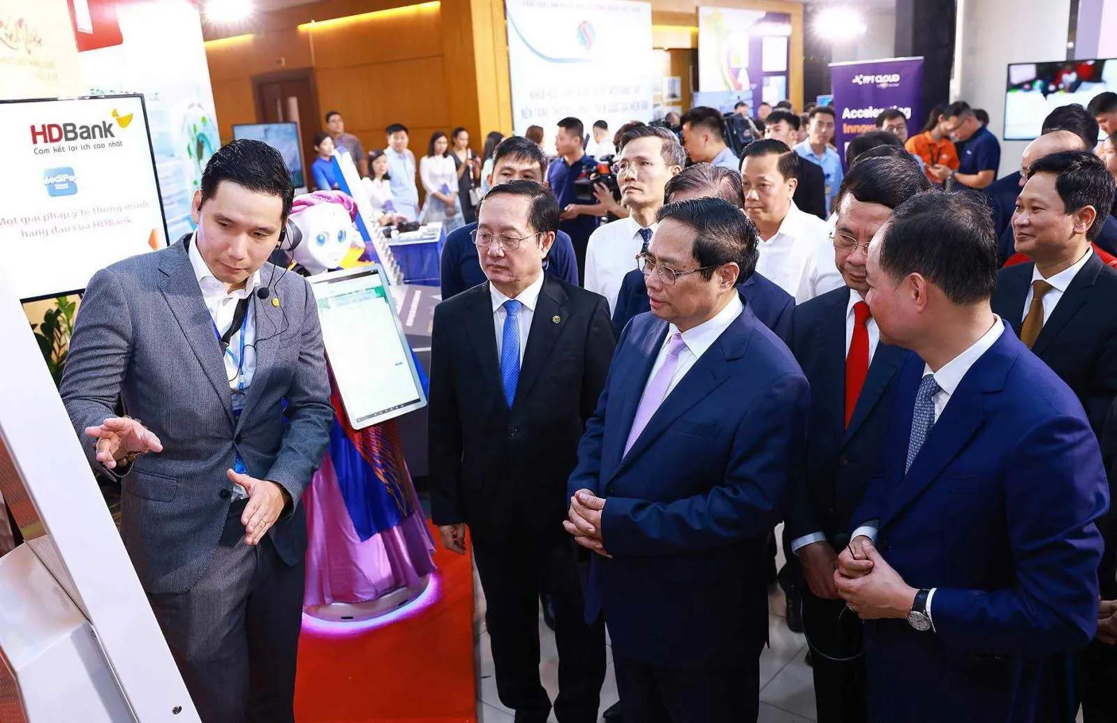 de-doanh-nghiep-mo-xa-lam-lon