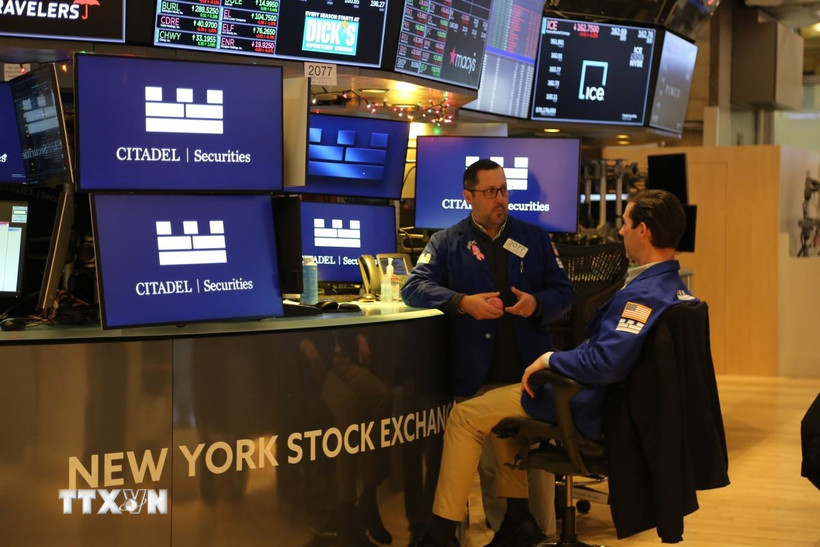 chung-khoan-my-va-chau-au-giam-manh-do-lo-ngai-cang-thang-thuong-mai-my-eu