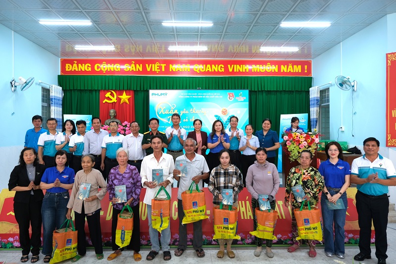 hang-nam-pvfcco---phu-my-luon-danh-mot-ngan-sach-lon-cho-cac-hoat-dong-an-sinh-xa-hoijpg1787890231.jpg