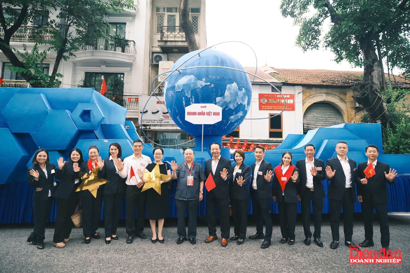 Khối Doanh nhân Việt Nam sơ duyệt diễu binh, diễu hành A80