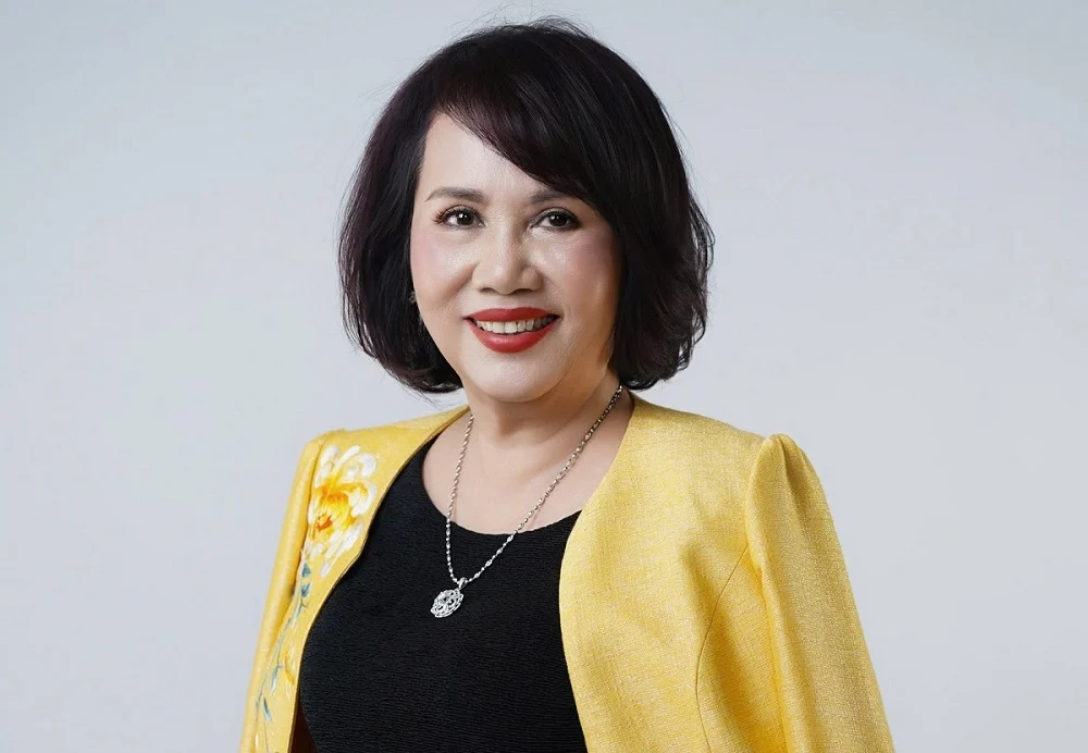 nu-doanh-nhan-dong-thi-anh-kien-dinh-voi-chu-tam-giua-thuong-truong