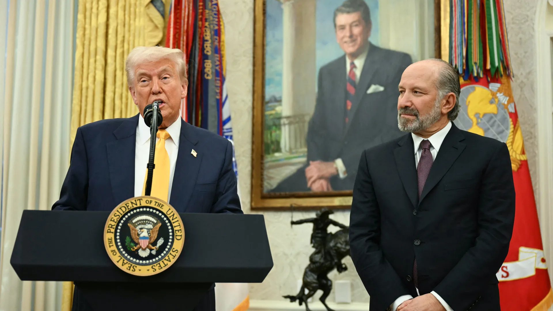 hai-tuan-sinh-tu-trong-van-co-thue-quan-cua-tt-trump