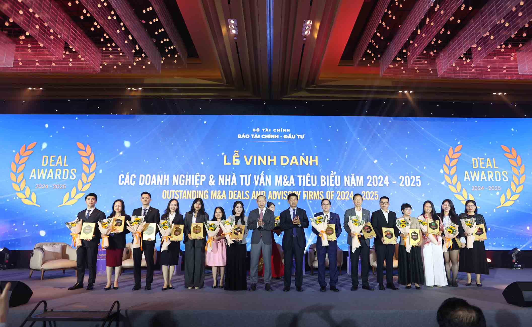 2_Vinh danh các doanh nghiệp và các nhà tư vấn.jpg 2_Vinh danh các doanh nghiệp và các nhà tư vấn.jpg