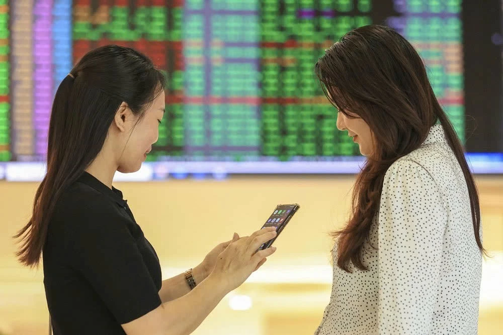 Phát triển ngành quỹ, tạo nền tảng hút vốn dài hạn cho thị trường chứng khoán