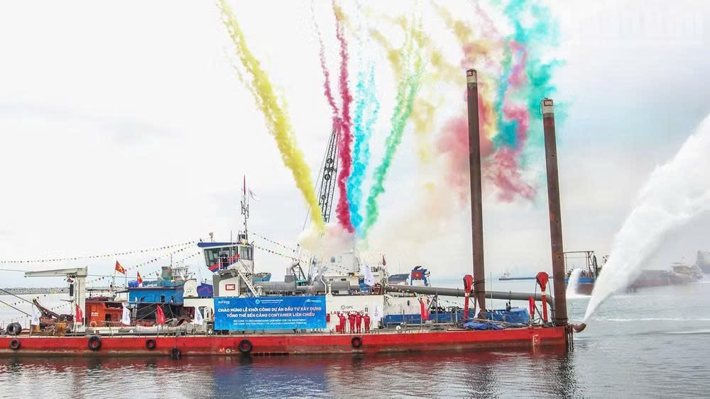 da-nang-hoan-thien-ha-tang-cang-lien-chieu-tao-cua-ngo-trung-chuyen-hang-hoa-duong-bien