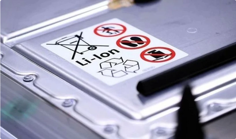 nganh-hang-khong-the-gioi-dong-loat-thay-doi-chinh-sach-ve-pin-lithium