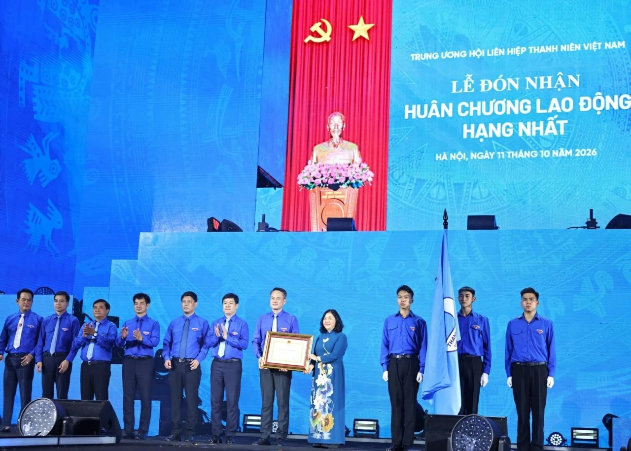 hoi-lien-hiep-thanh-nien-viet-nam-don-nhan-huan-chuong-lao-dong-hang-nhat