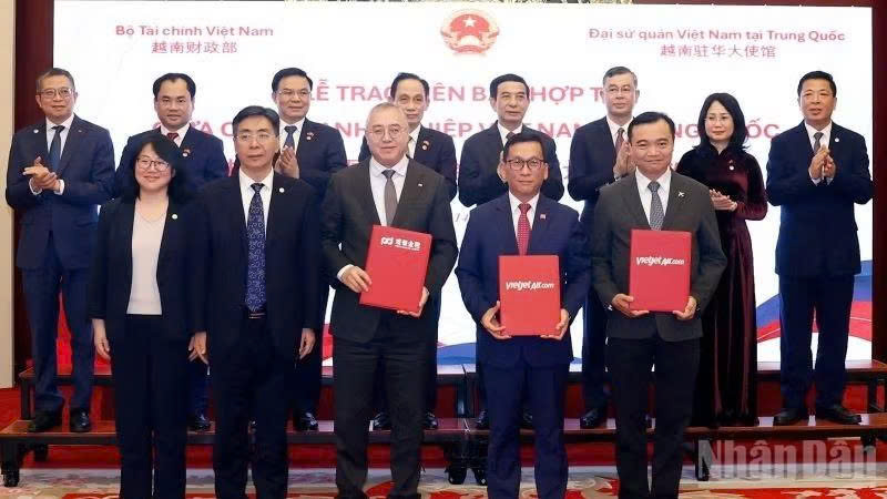 Vietjet ký thỏa thuận tài trợ thuê mua 10 tàu bay Comac