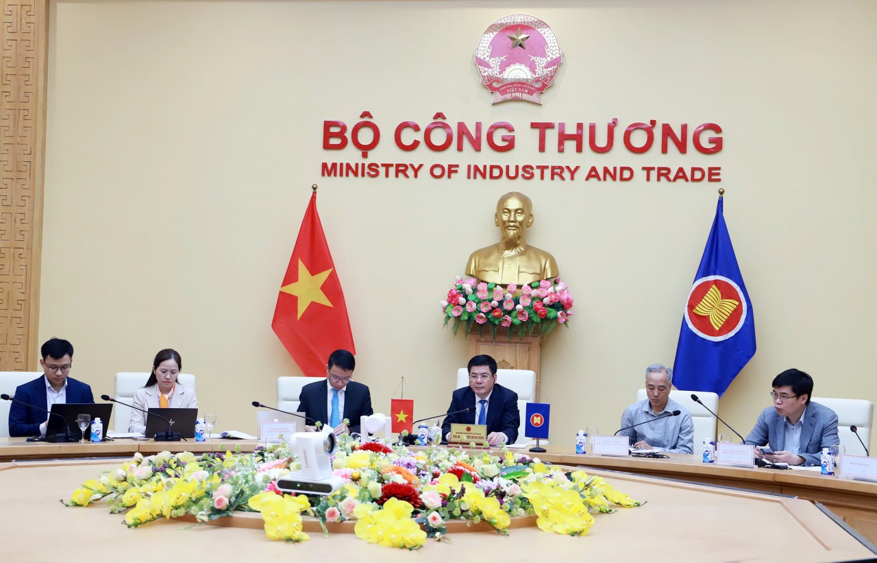 viet-nam-tham-gia-hoi-nghi-bo-truong-kinh-te-asean