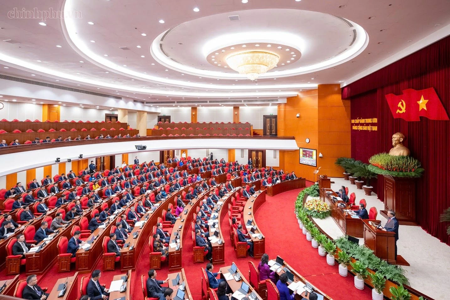 trung-uong-thao-luan-ve-bao-cao-tinh-hinh-phat-trien-kinh-te-xa-hoi-nam-2026-va-du-kien-ke-hoach-nam-2027