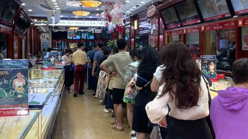 gia-vang-trong-nuoc-di-ngang-ty-gia-dieu-chinh-tang-3-dong