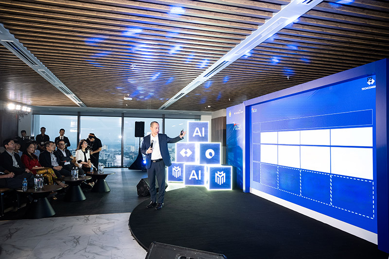 Ảnh 2 &Ocirc;ng Ph&ugrave;ng Quang Hưng &ndash; Tổng Gi&aacute;m đốc OneMount Group chia sẻ về tầm nh&igrave;n của TCB v&agrave; HST.jpg