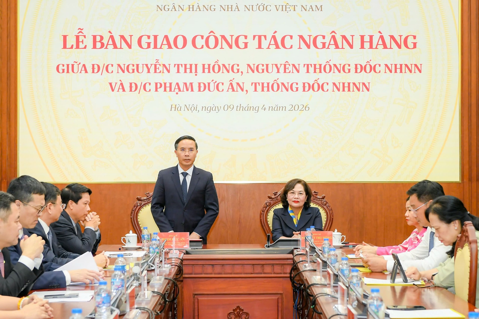 Lãi suất cho vay giảm chậm, doanh nghiệp tiếp tục chịu áp lực