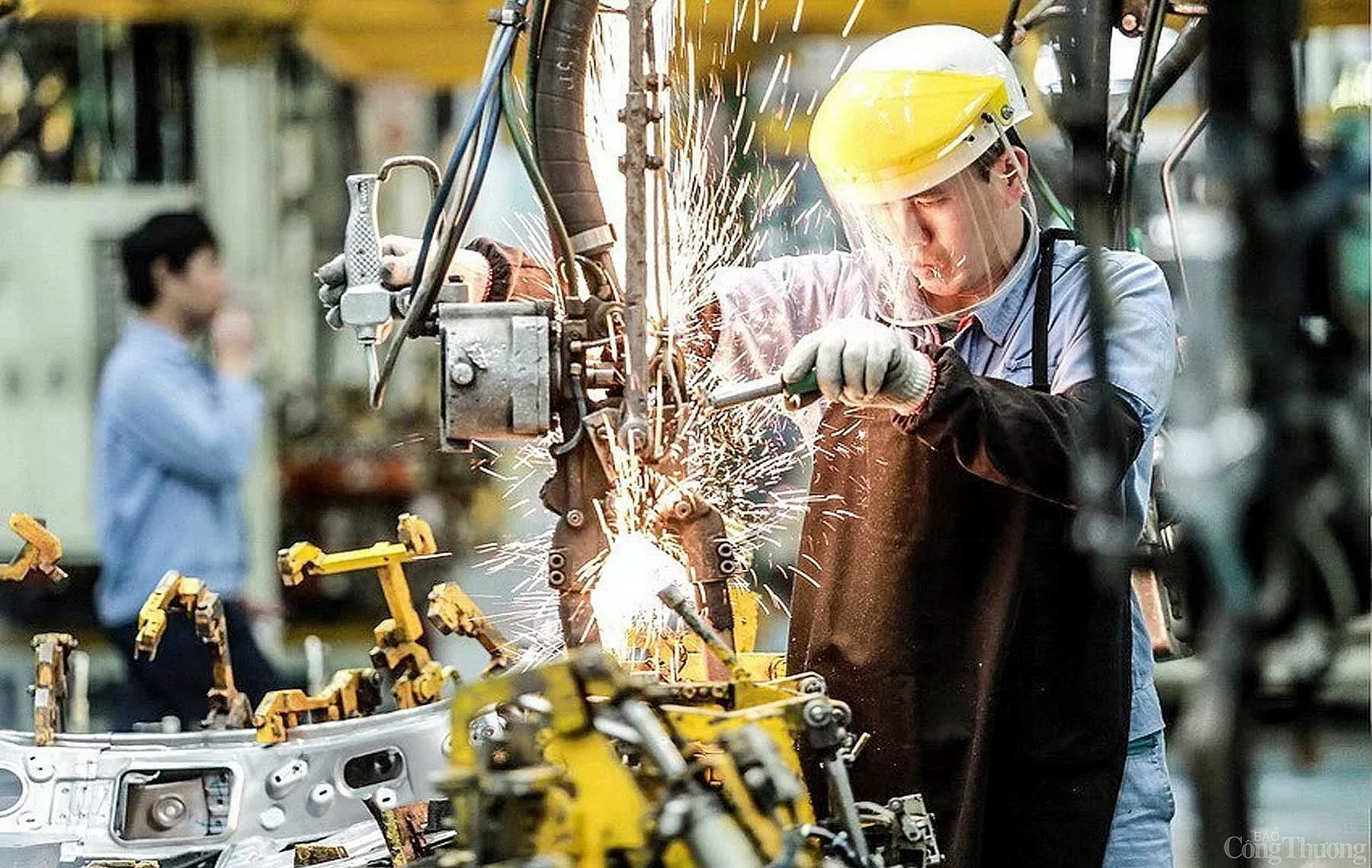 thuc-day-tang-truong-kinh-te-chuyen-gia-khuyen-nghi-gi