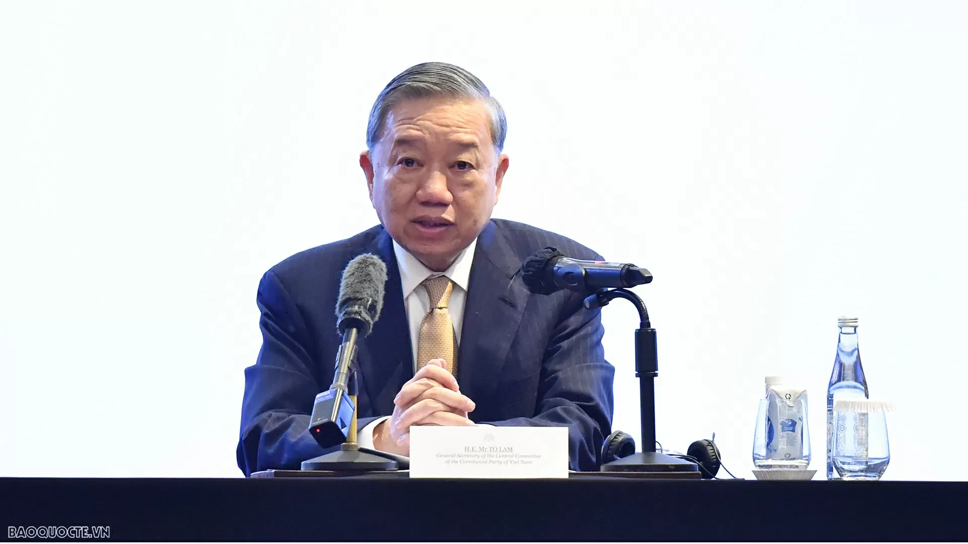 tong-bi-thu-to-lam-du-toa-dam-doanh-nghiep-chung-kien-le-ky-va-trao-van-kien-hop-tac-doanh-nghiep-viet-nam-indonesia