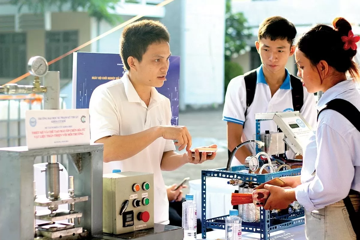 khoi-nghiep-da-hoi-tu-du-thien-thoi-dia-loi-nhan-hoa