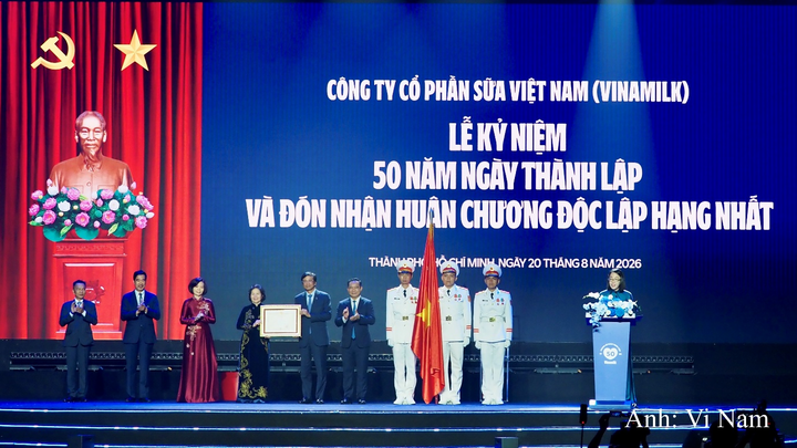 Sau danh hiệu Anh hùng, Vinamilk đón Huân chương Độc lập hạng Nhất