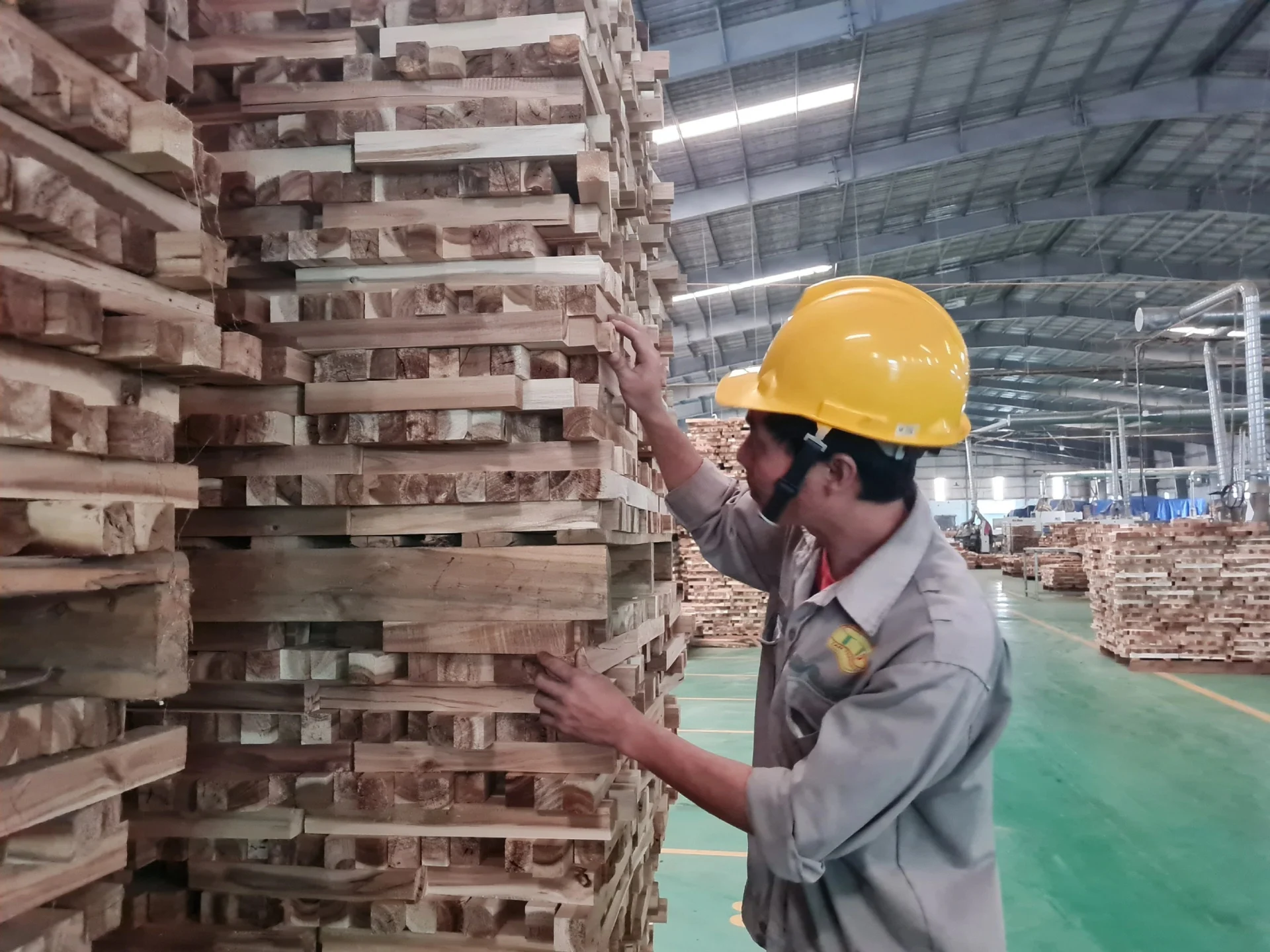 doanh-nghiep-go-va-rau-qua-xoay-xo-khi-chi-phi-logistics-tang-manh