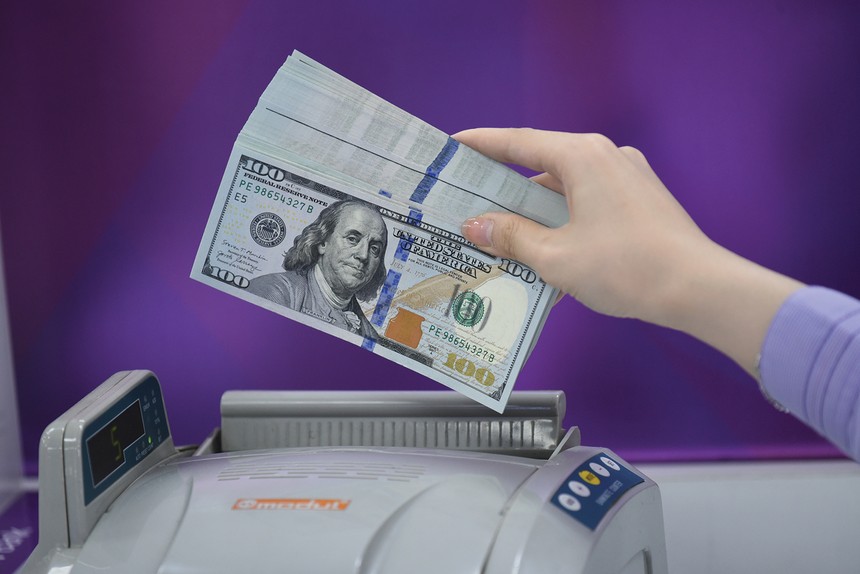 Cuối năm tỷ giá tăng nhanh, lo những 'cơn sóng dữ' trong 2025