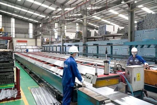 doanh-nghiep-nganh-nhom-chat-vat-giua-ap-luc-thue