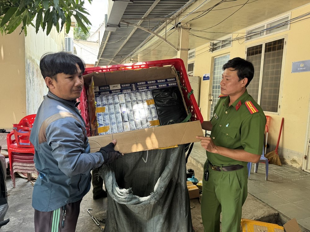 buon-lau-qua-bien-gioi-nup-bong-shipper-len-vao-thuong-mai-dien-tu