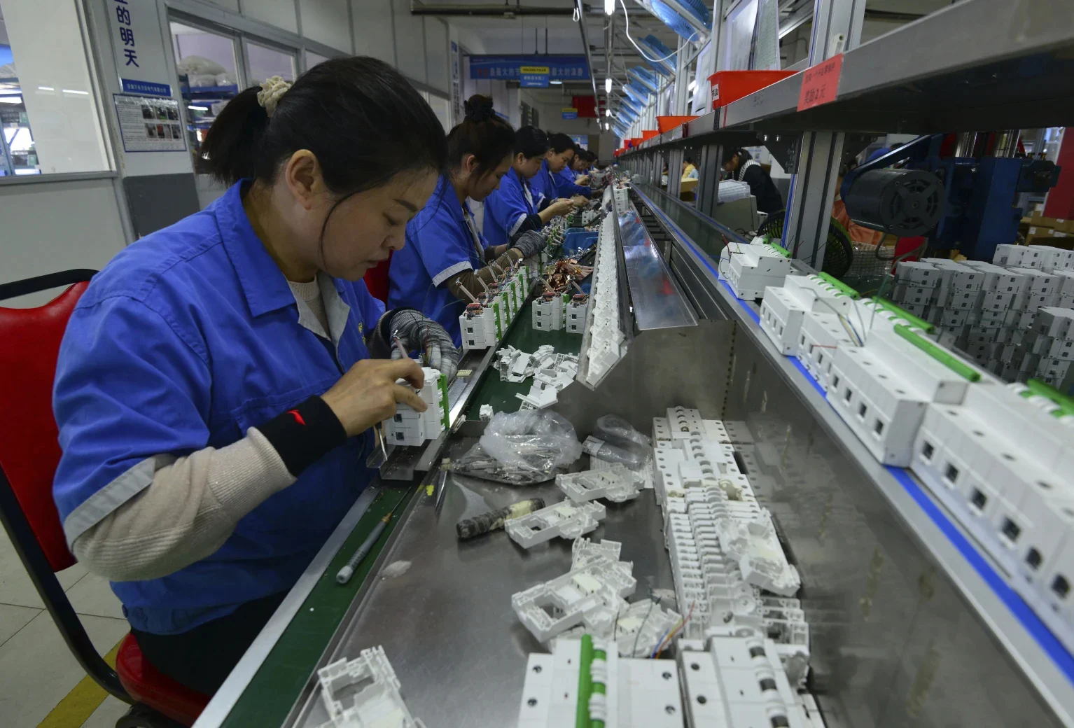 trung-quoc-tu-tin-tang-truong-truoc-suc-ep-thue-quan-tu-my