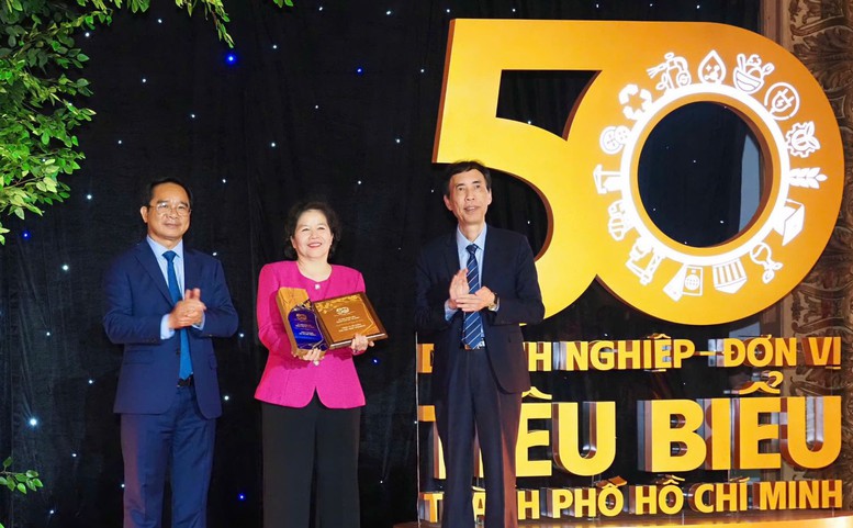 vinamilk-duoc-vinh-danh-la-doanh-nghiep-tieu-bieu-cua-tphcm