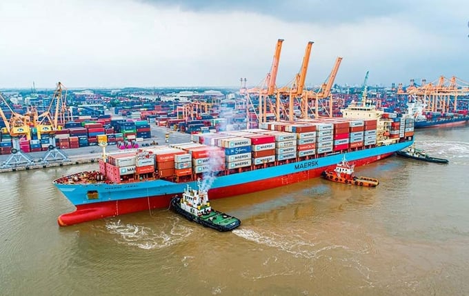 Nửa đầu tháng 10, xuất nhập khẩu hàng hóa giảm nhẹ