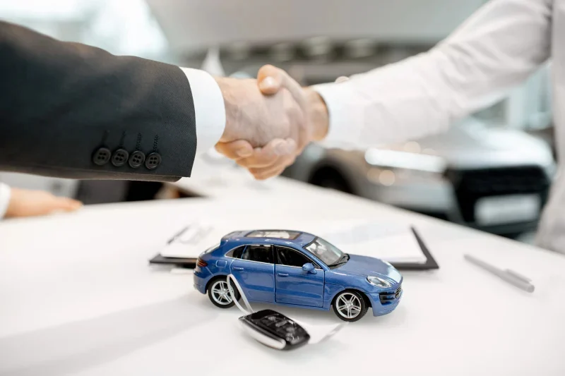 Lãi suất liên ngân hàng tăng mạnh; giá USD tự do thấp hơn ngân hàng