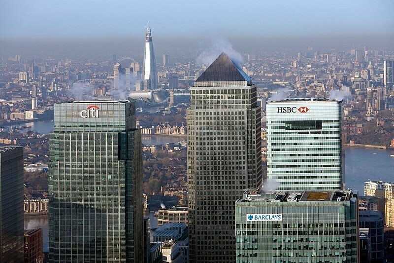 nhieu-ngan-hang-lap-ngan-hang-con-tai-trung-tam-tai-chinh-quoc-te-viet-nam