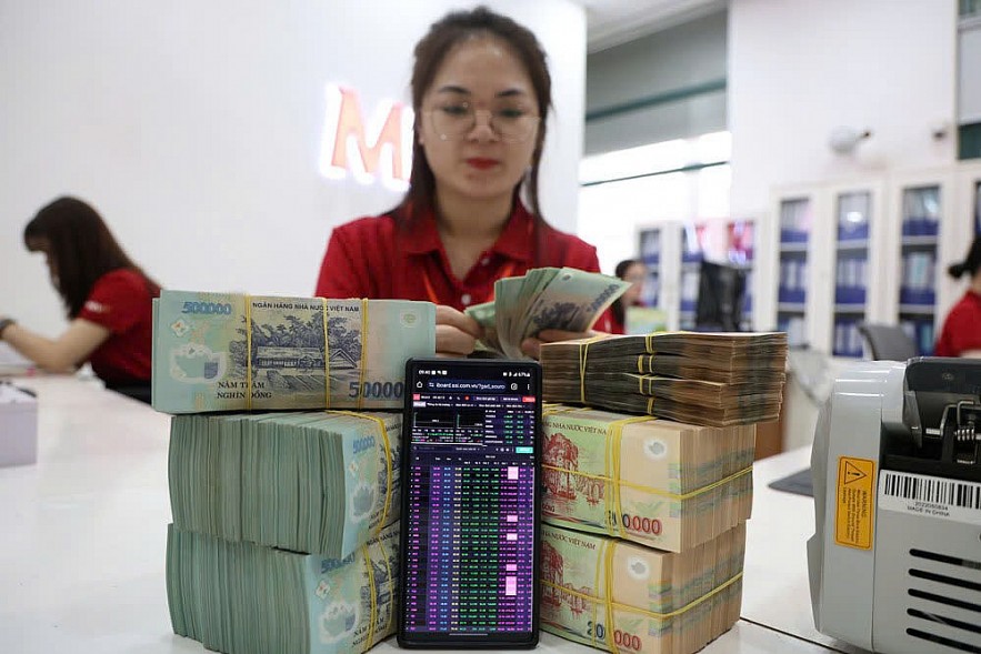 lan-song-ipo-thu-ba-cu-hich-chinh-sach-va-suc-bat-noi-luc