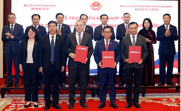 vietjet mua m&aacute;y bay.png