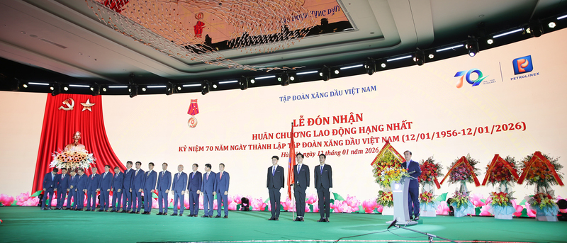 petrolimex-vinh-du-don-nhan-huan-chuong-lao-dong-hang-nhat